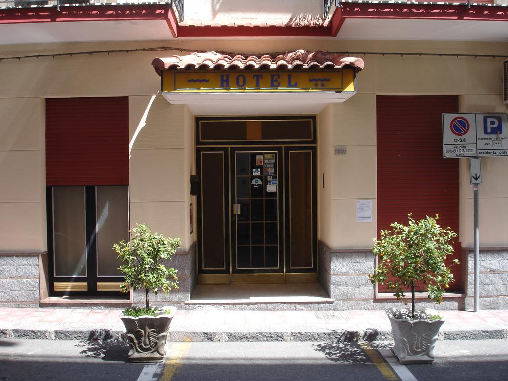 Hotel La Rusticana Giardini Naxos Exterior photo